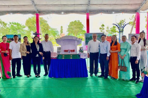 Thư viện tỉnh Đồng Tháp trưng bày sách, báo, tài liệu chào mừng Đại hội đại biểu Đảng bộ tỉnh Đồng Tháp lần thứ I, nhiệm kỳ 2025 – 2030