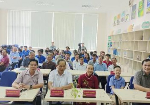 Chương trình nói chuyện chuyên đề về Sách chủ đề “Nông nghiệp - Nông dân Đồng Tháp trong kỷ nguyên vươn mình của dân tộc” và Lễ ra mắt sách, tặng sách tại Thư viện tỉnh Đồng Tháp