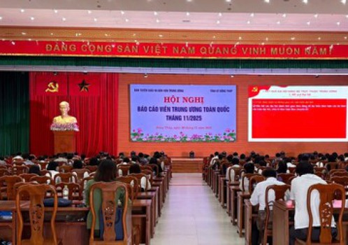 Triển lãm sách và xếp sách nghệ thuật phục vụ Hội nghị Báo cáo viên Trung ương toàn quốc tháng 11 năm 2025