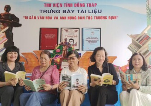 Trưng bày tài liệu và tổ chức mô hình Thư viện lưu động phục vụ Lễ Tưởng niệm 162 năm Ngày Anh hùng dân tộc Trương Định tuẫn tiết