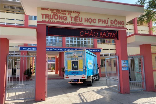 Xe Thư viện Thông minh lưu động tại Trường Tiểu học Phú Đông