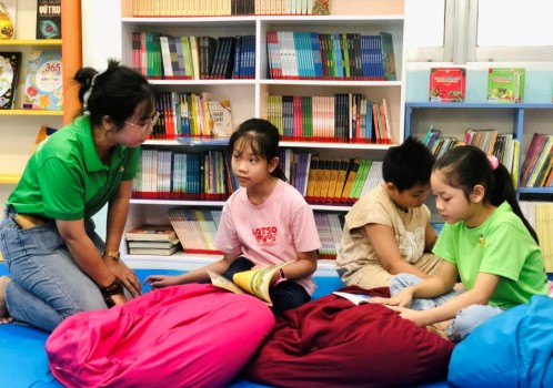 Các em học sinh trung tâm toán tư duy Vinabacus tham gia học thực hành tại Thư viện tỉnh Tiền Giang