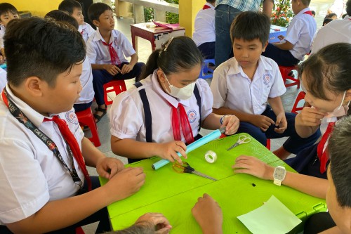 Chuyến xe thư viện thông minh lưu động tại Trường Tiểu học Tân Hội Đông