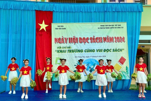 Ngày hội đọc sách với chủ đề “Khai trường cùng vui đọc sách” tại Trường Tiểu học Huỳnh Văn Mảnh