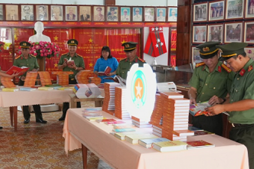 Thư viện tỉnh Tiền Giang phối hợp với Công an tỉnh Tiền Giang tổ chức Ngày Hội đọc sách tại Công an tỉnh